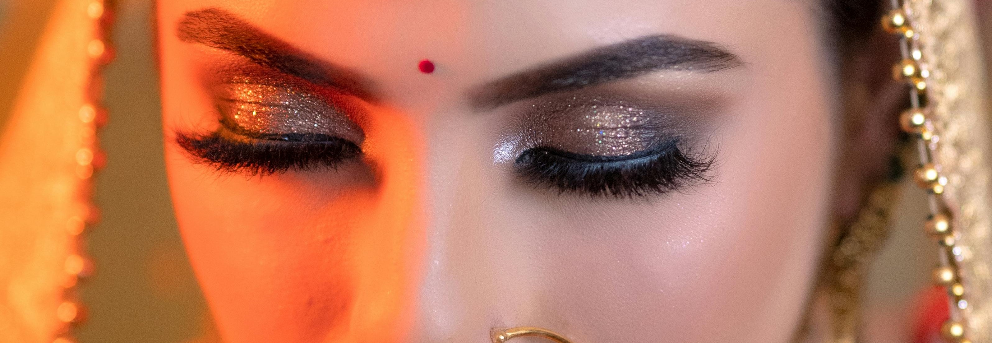 apply eye makeup